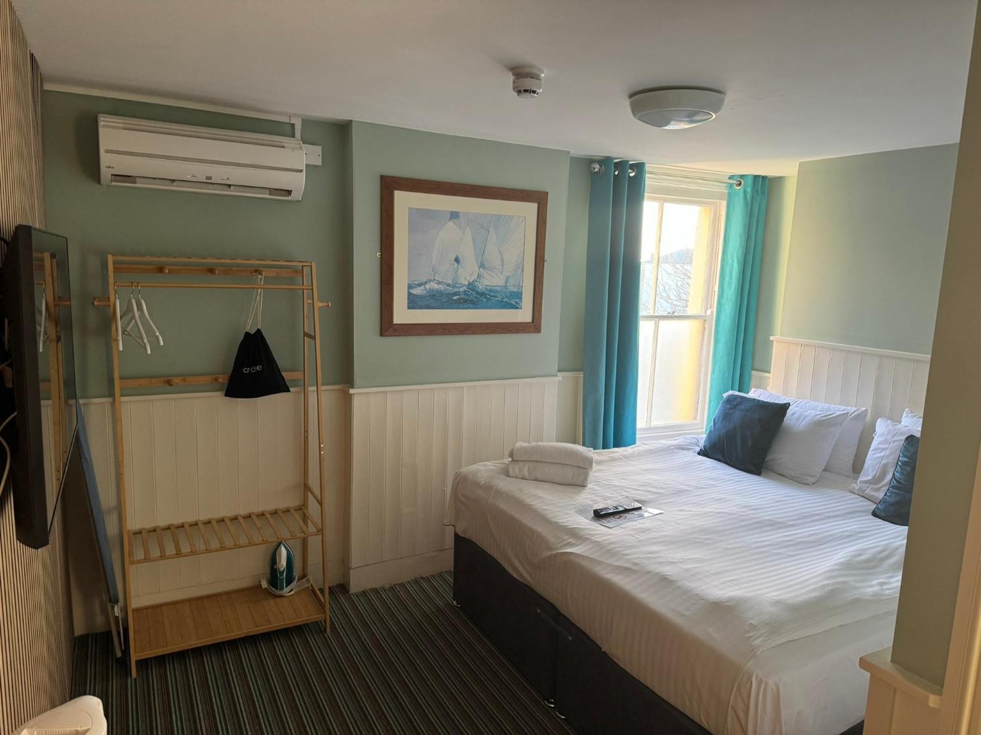 The Clarendon Hotel เดล ภายนอก รูปภาพ